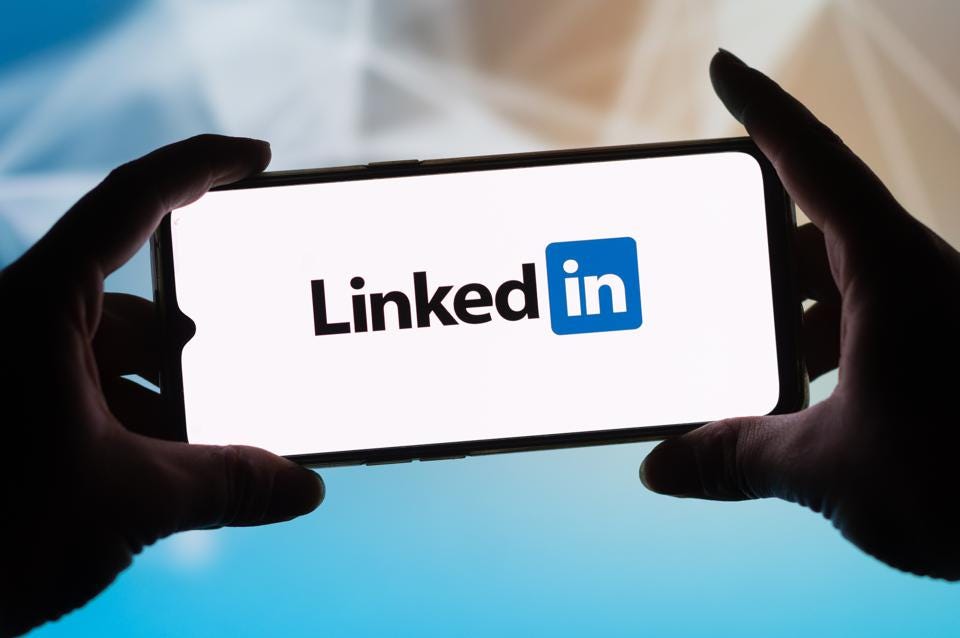 Capa do artigo Post no LinkedIn: como escrever um texto que engaja