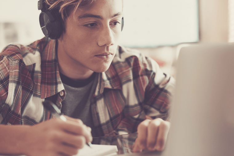 Capa do artigo Cursos para fazer nas férias: opções rápidas para começar na área de TI